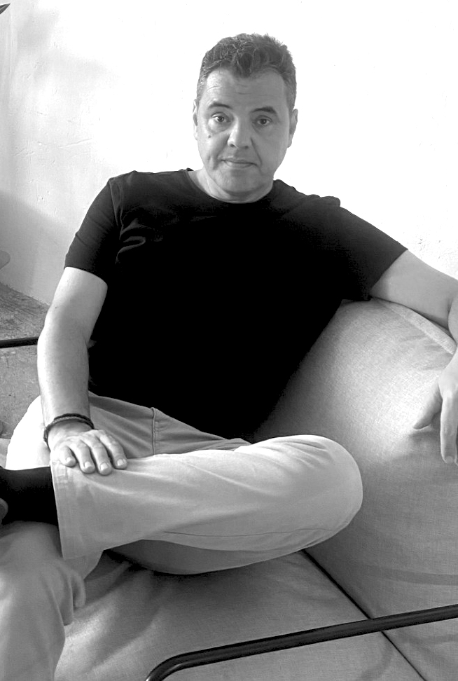 César Olmos, director y agente comercial de César Olmos Mobiliario